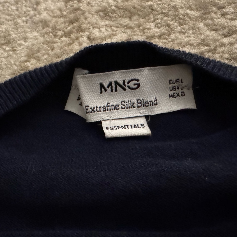 Mango Navy Extrafine Silk Blend Crewneck Sweater SZ L - Picture 3 of 3